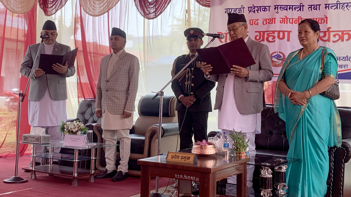 गण्डकीका मुख्य मन्त्री पाण्डेले लिए शपथ